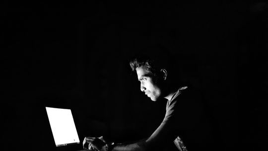 Chciał sprzedać wózek dziecięcy w Internecie. Stracił pieniądze z konta!