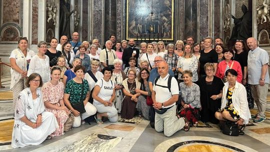 Członkowie wspólnoty Odnowa w Duchu Świętym Kana  Jana Pawła II w Watykanie