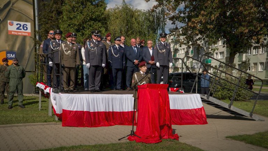 Defilada, śmigłowiec i grochówka. Tak Łęczyca świętowała pamięć o lotnikach