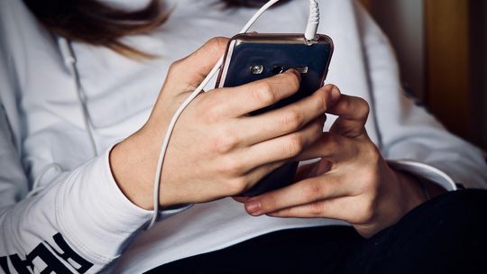 Dzień bez telefonu – detoks dla głowy, szansa dla relacji