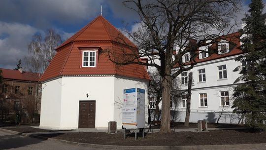,,Grzybek'' na terenie Szpitala  Świętej Trójcy jak nowy