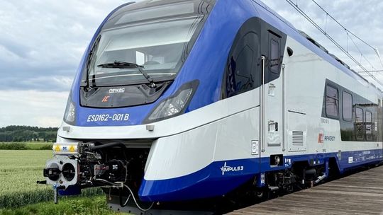 Hybrydowy pociąg z Krakowa do Gdyni przez Płock