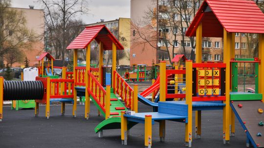Już niedługo zakończy się budowa  kompleksu czterech placów zabaw  przy Miejskim Przedszkolu nr 17
