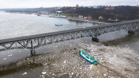 Lodołamacze pracują na Wiśle
