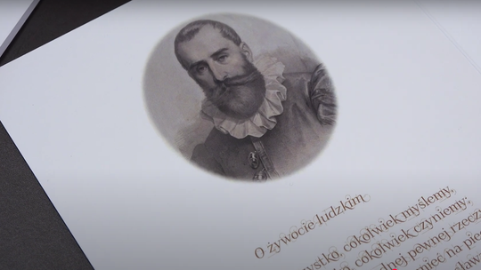 Narodowe Czytanie w Płońsku: poezja Jana Kochanowskiego na dziedzińcu muzeum
