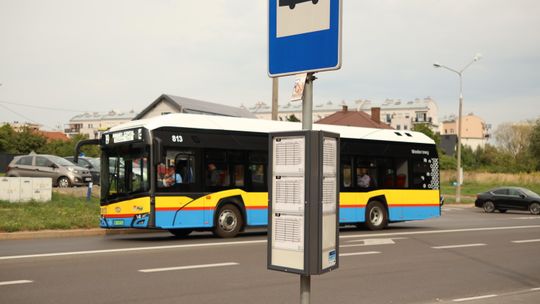 Nowe gabloty na płockich przystankach. To początek większych zmian
