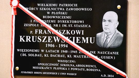 Odsłonięcie tablicy pamiątkowej poświęconej Franciszkowi Kruszewskiemu w Płońsku