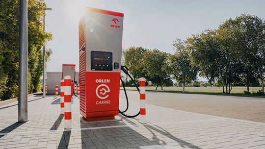 ORLEN przyspiesza elektromobilność