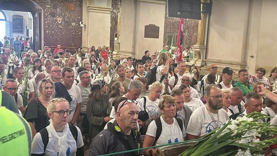 Pod namiotem, z wiarą i zupą w kubku – pielgrzymi z Płocka idą na Jasną Górę
