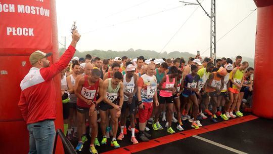 Półmaraton Dwóch Mostów w Płocku. W niedzielę duże utrudnienia w ruchu