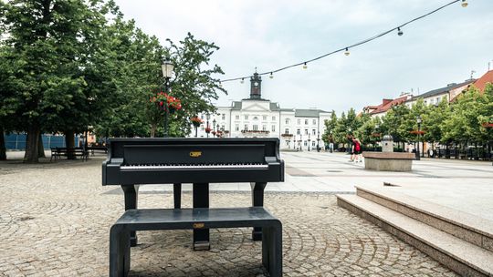 Próba chóru Vox Singers na Starym Rynku w Płocku