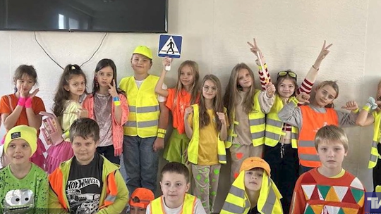 Rawska „Dwójka” świeci przykładem! Odblaskowy dzień pełen radości i kolorów