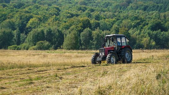 Rowerzystka zginęła na miejscu po zderzeniu z ciągnikiem