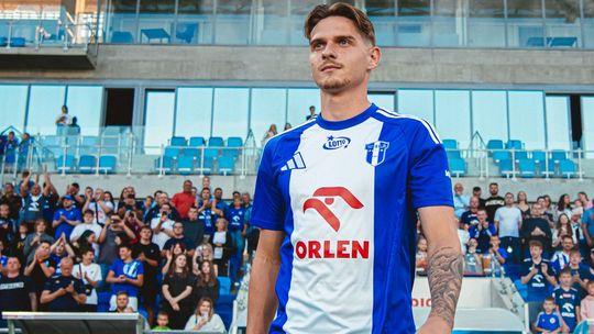 Ruch u niebiesko-biało-niebieskich