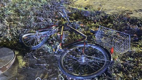 Senior przez młodą kobietę trafił do szpitala