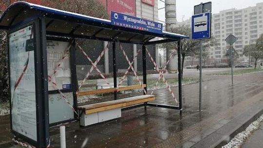Wandale zniszczyli wiatę przy al. Jana Pawła II
