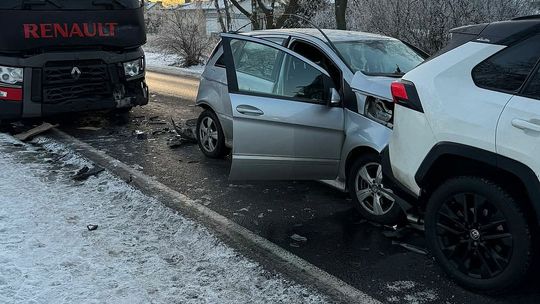 Zderzenie czterech pojazdów. Jedna osoba w szpitalu