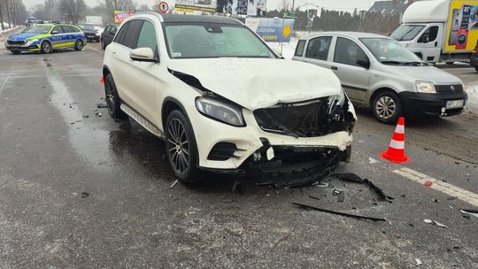 Zderzenie w Imielnicy. Dwie osoby w szpitalu