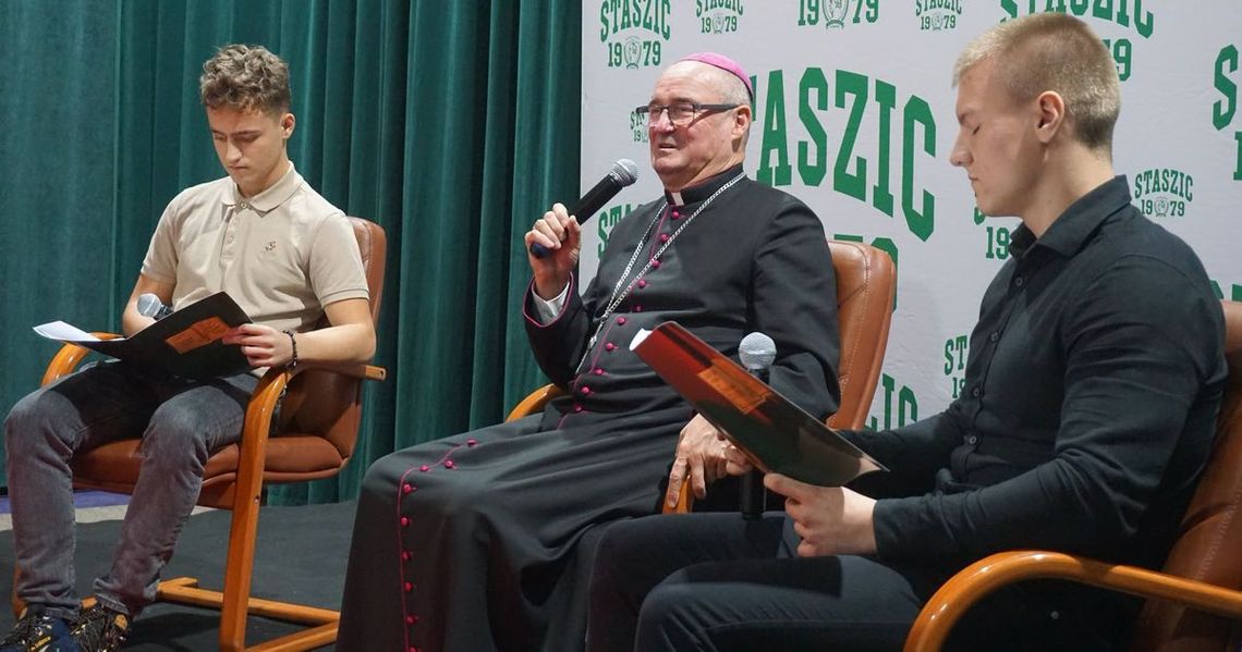 Niezwykły gość w gąbińskim Staszicu Niezwykły gość w gąbińskim Staszicu