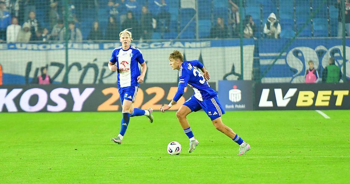 Andrias Edmundsson z nowym kontraktem