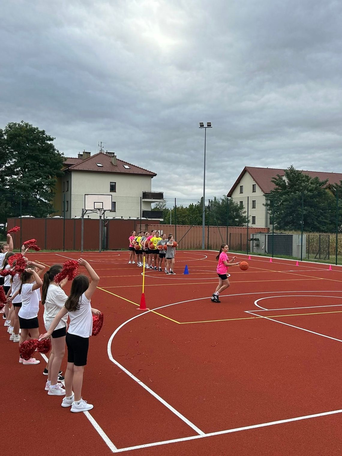 Blisko 2 miliony złotych na sport. „Orlik” w Gąbinie zyskał nowe życie