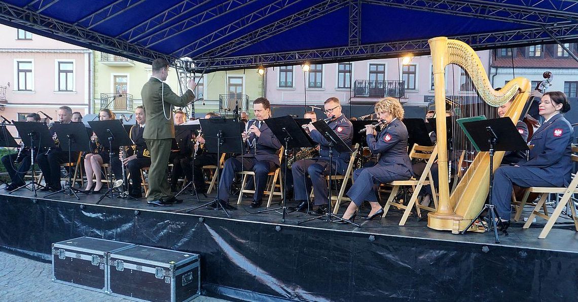 Artyści w mundurach zachwycili Płocczan