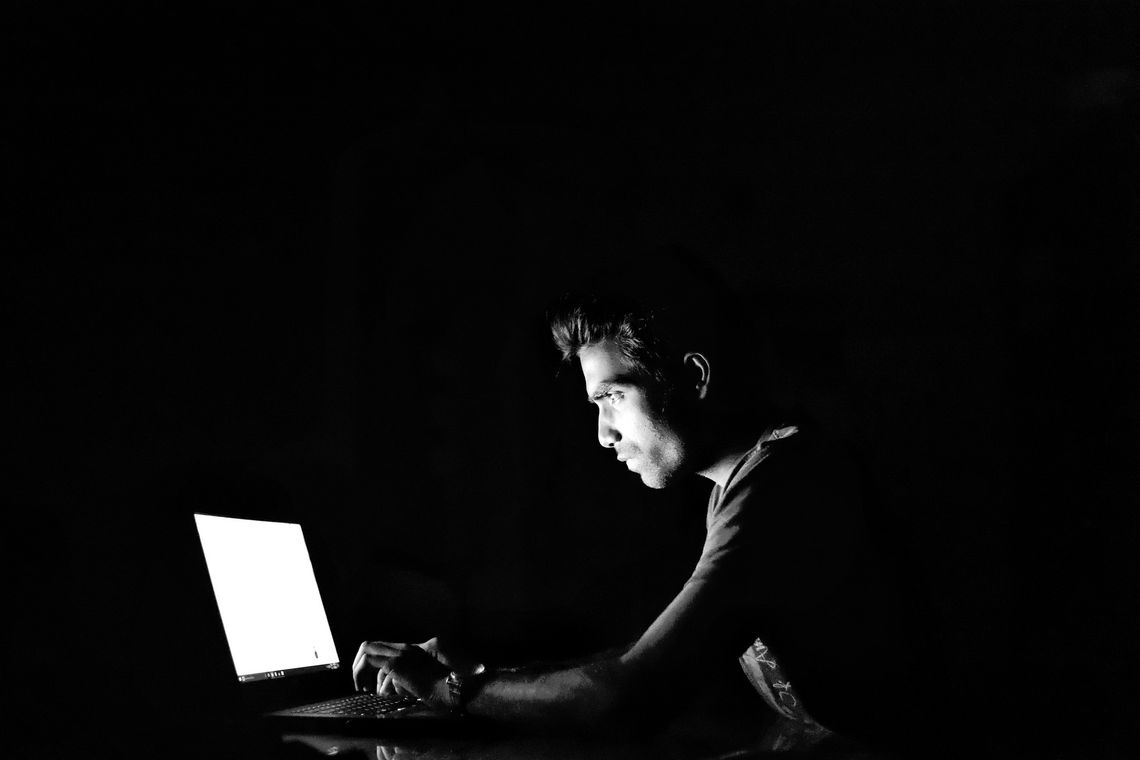 Chciał sprzedać wózek dziecięcy w Internecie. Stracił pieniądze z konta!