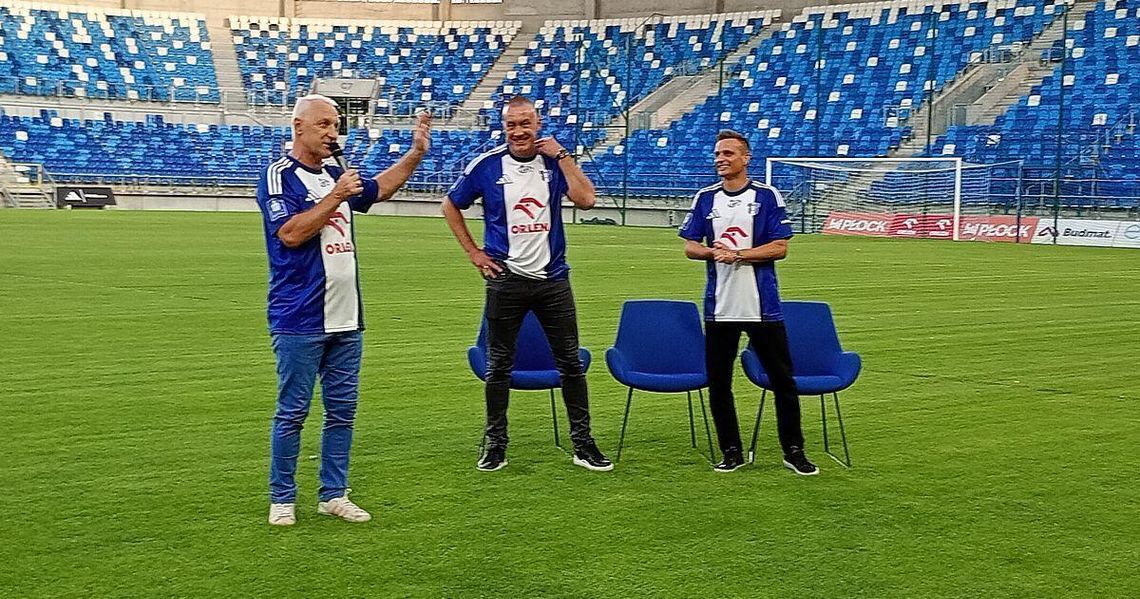 Czas na powitanie zespołu z kibicami Czas na powitanie zespołu z kibicami