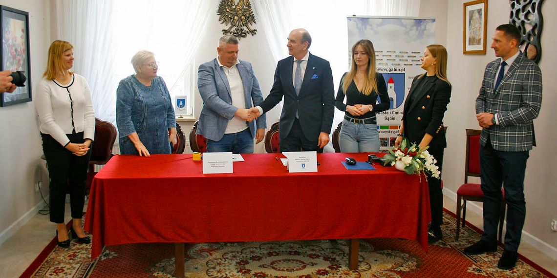 Kolejne cztery umowy na inwestycje podpisane