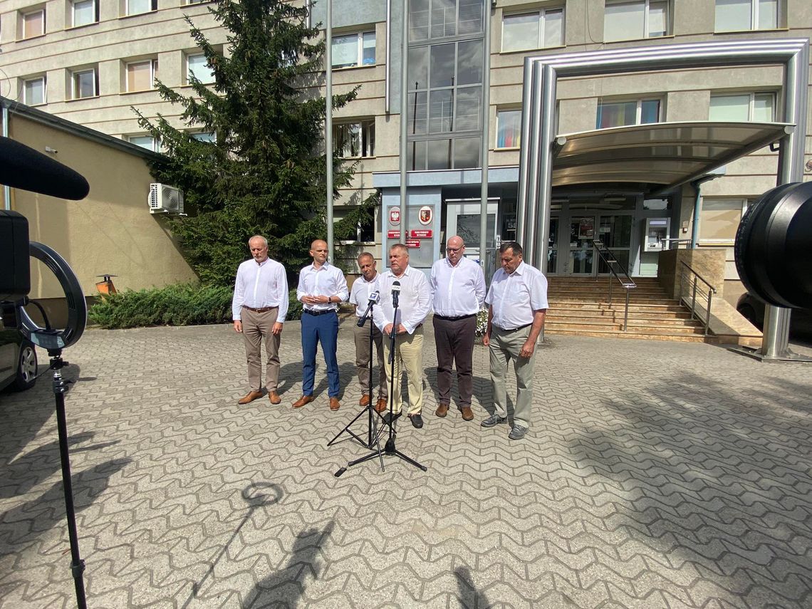 Konferencja w Starostwie Powiatowym w Płocku dotycząca sytuacji polskich rolników