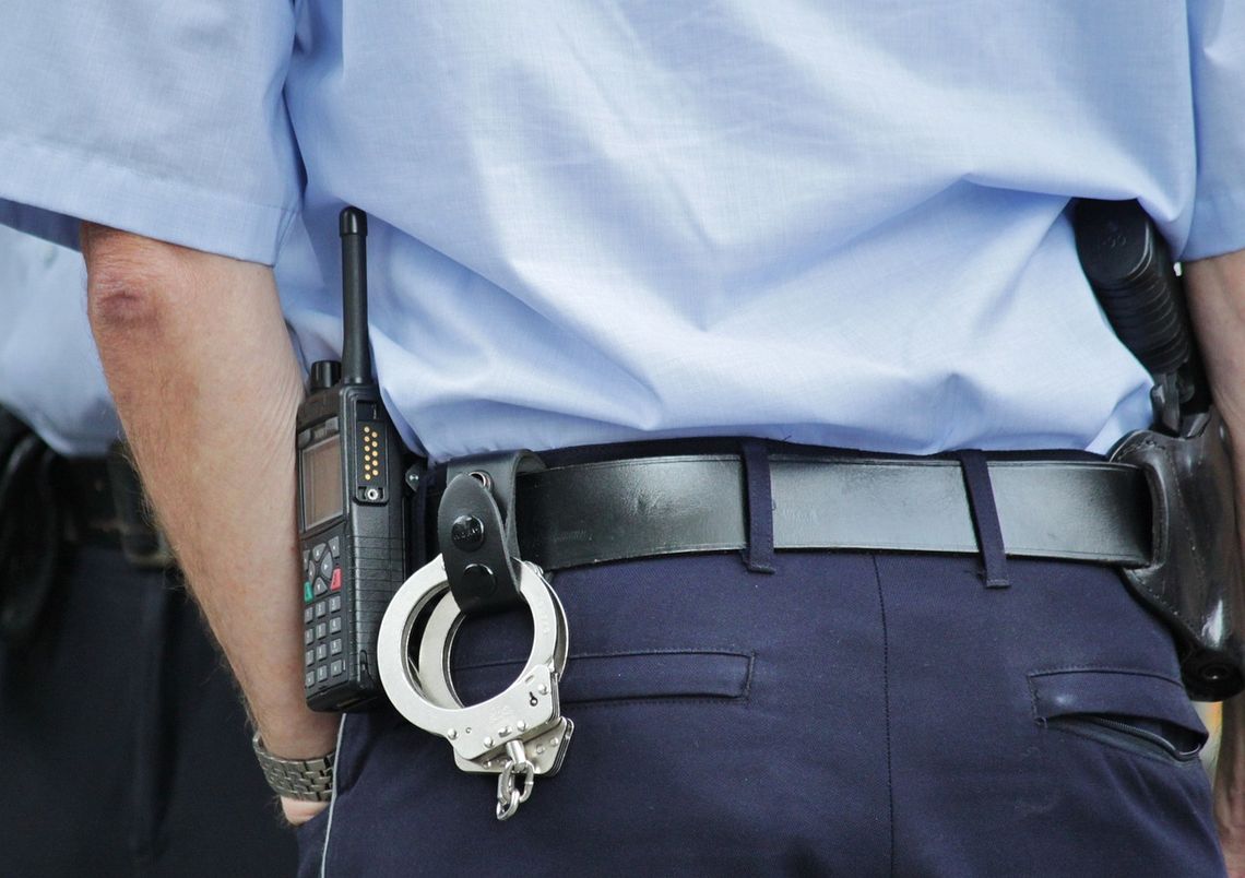Mieszkaniec powiatu płońskiego zatrzymany za posiadanie broni i pornografii dziecięcej