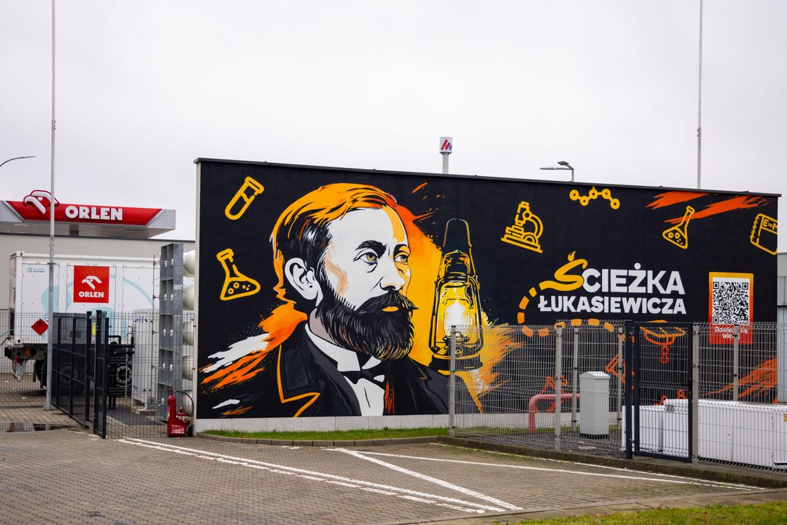 Mural, który wskazuje drogę. Nowa edukacyjna inicjatywa ORLENU w Płocku Mural, który wskazuje drogę. Nowa edukacyjna inicjatywa ORLENU w Płocku