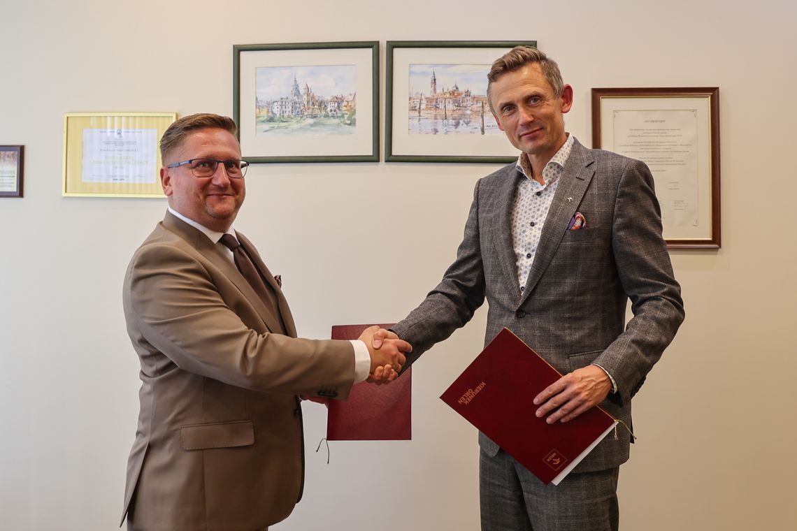 Nauka bliżej przemysłu. ORLEN i ZSCE rozszerzają współpracę Nauka bliżej przemysłu. ORLEN i ZSCE rozszerzają współpracę