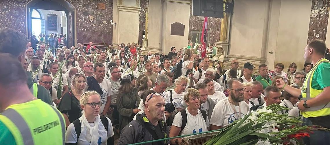 Pod namiotem, z wiarą i zupą w kubku – pielgrzymi z Płocka idą na Jasną Górę