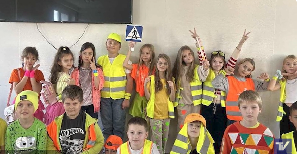 Rawska „Dwójka” świeci przykładem! Odblaskowy dzień pełen radości i kolorów