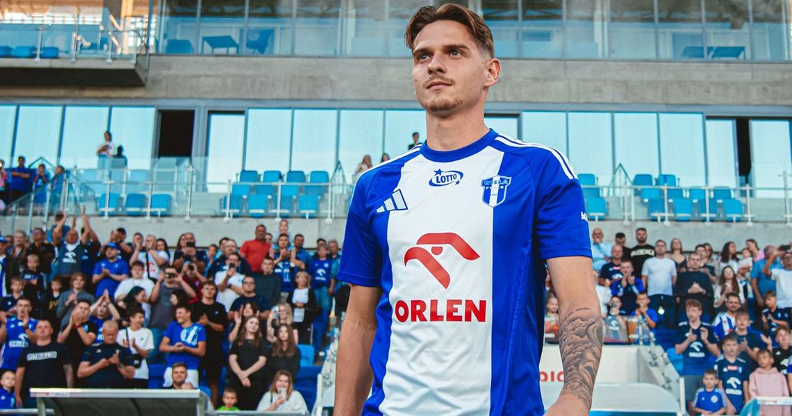 Ruch u niebiesko-biało-niebieskich