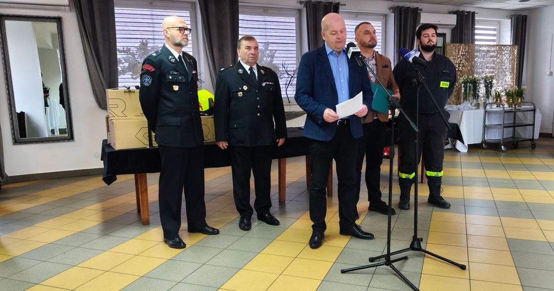 Strażacy ochotnicy z nowym sprzętem Strażacy ochotnicy z nowym sprzętem