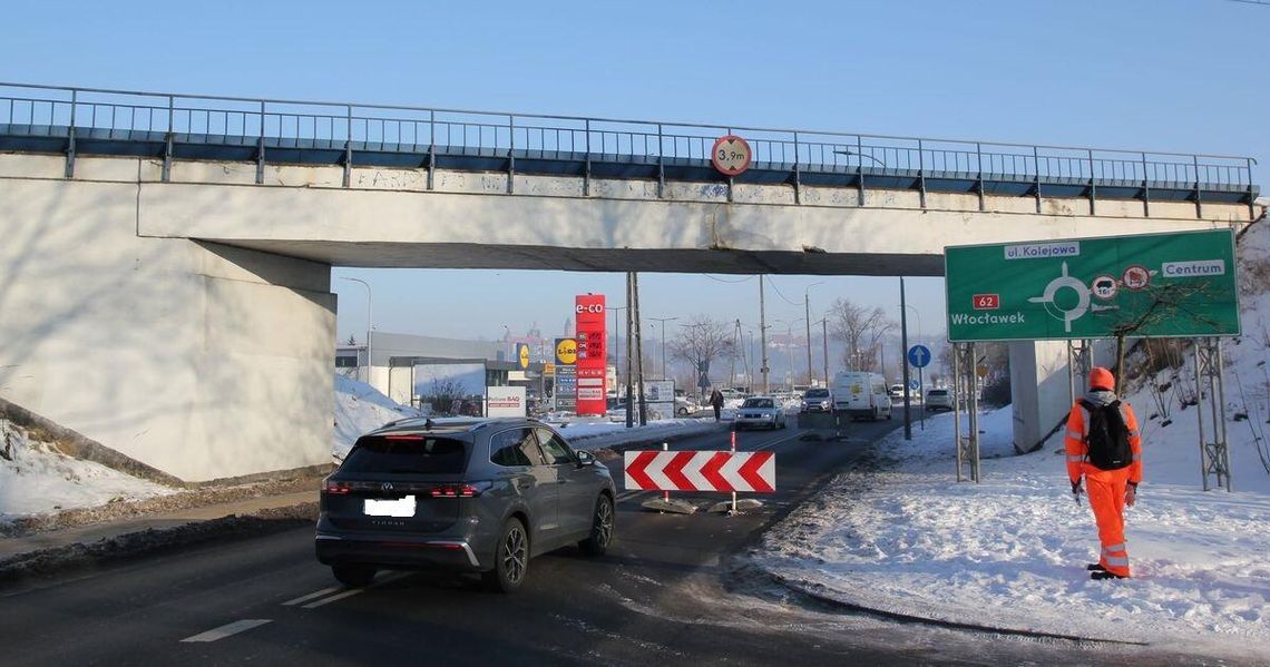 Tynk odpadł z wiaduktu na Kolejowej /aktuaizacja/