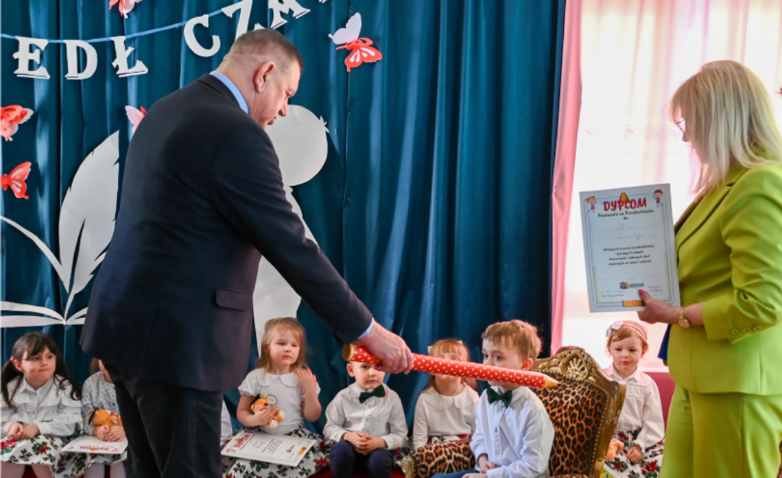 Uroczyste pasowanie na przedszkolaka w Przedszkolu nr 2 im. Kubusia Puchatka w Płońsku Uroczyste pasowanie na przedszkolaka w Przedszkolu nr 2 im. Kubusia Puchatka w Płońsku