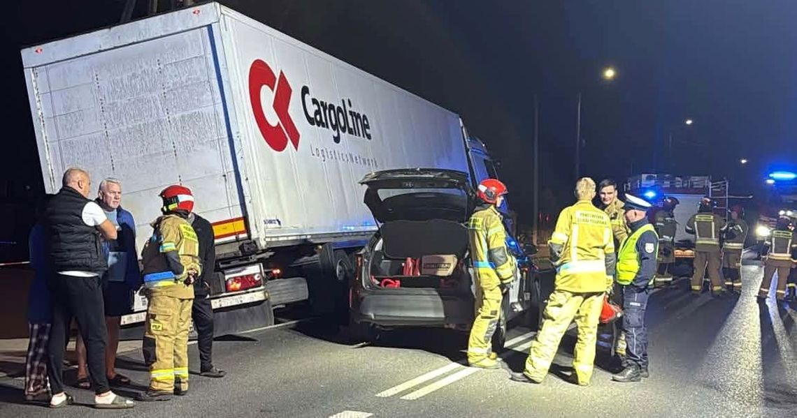 Zderzenie ciężarówki z osobową Toyotą