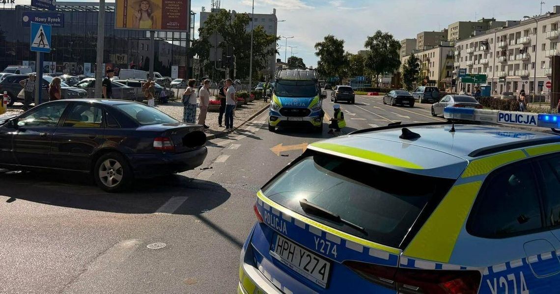 Zderzenie czterech samochodów. Policjant wśród poszkodowanych Zderzenie czterech samochodów. Policjant wśród poszkodowanych