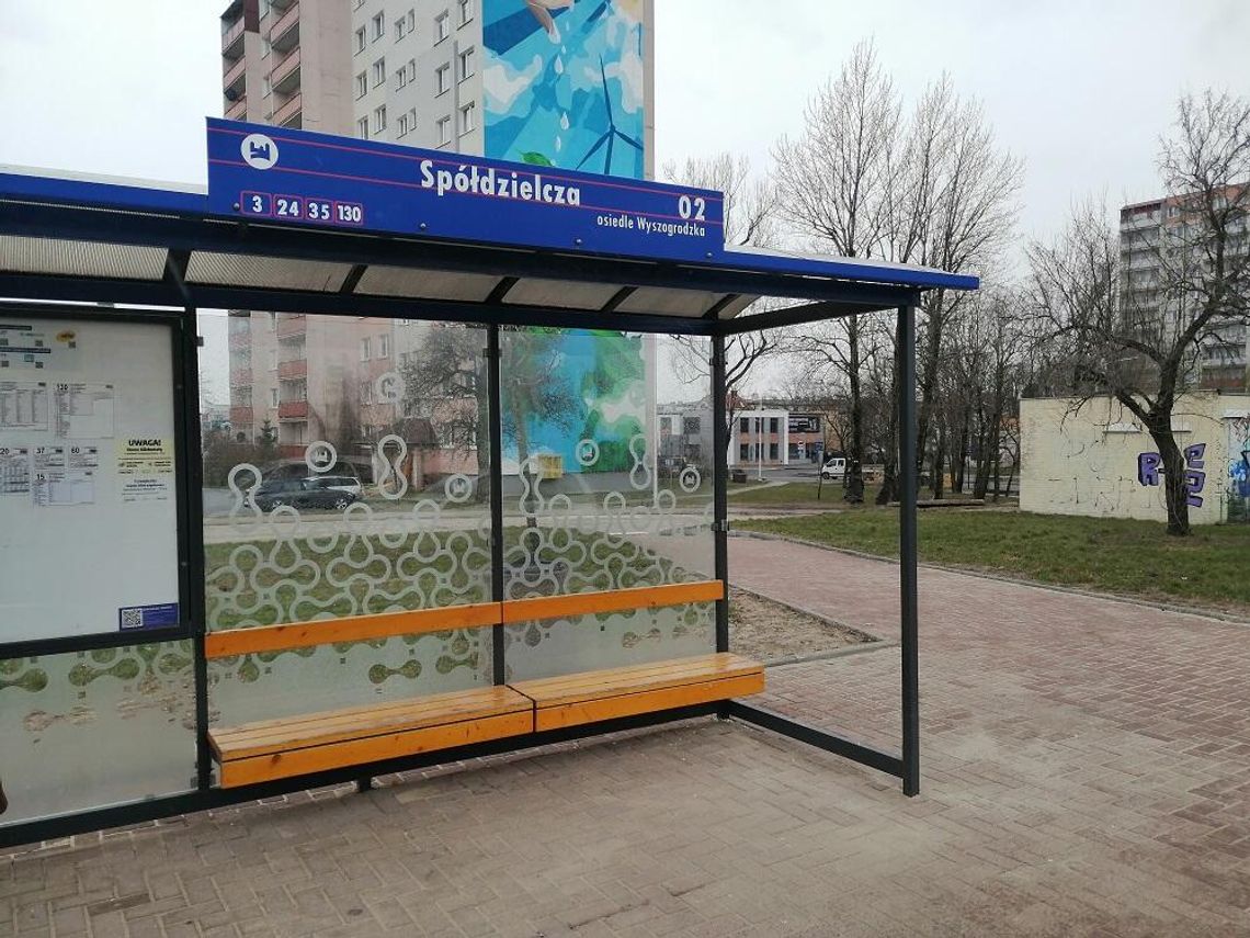 Zniszczona wiata przystankowa na Międzytorzu!